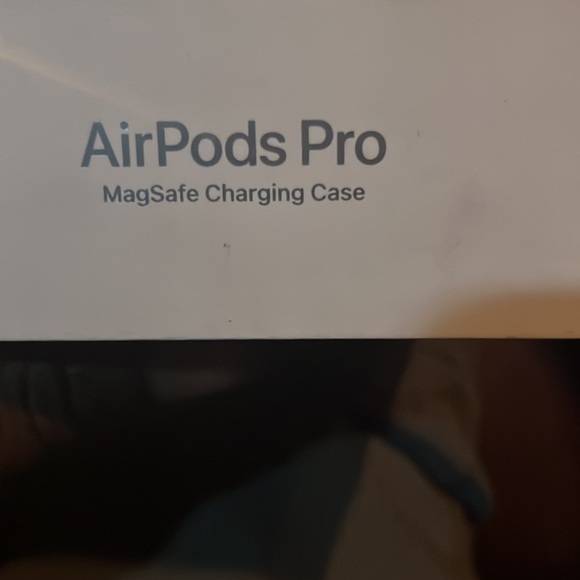 AirPods Pro brand new Came with new phone never been used - Picture 4 of 9